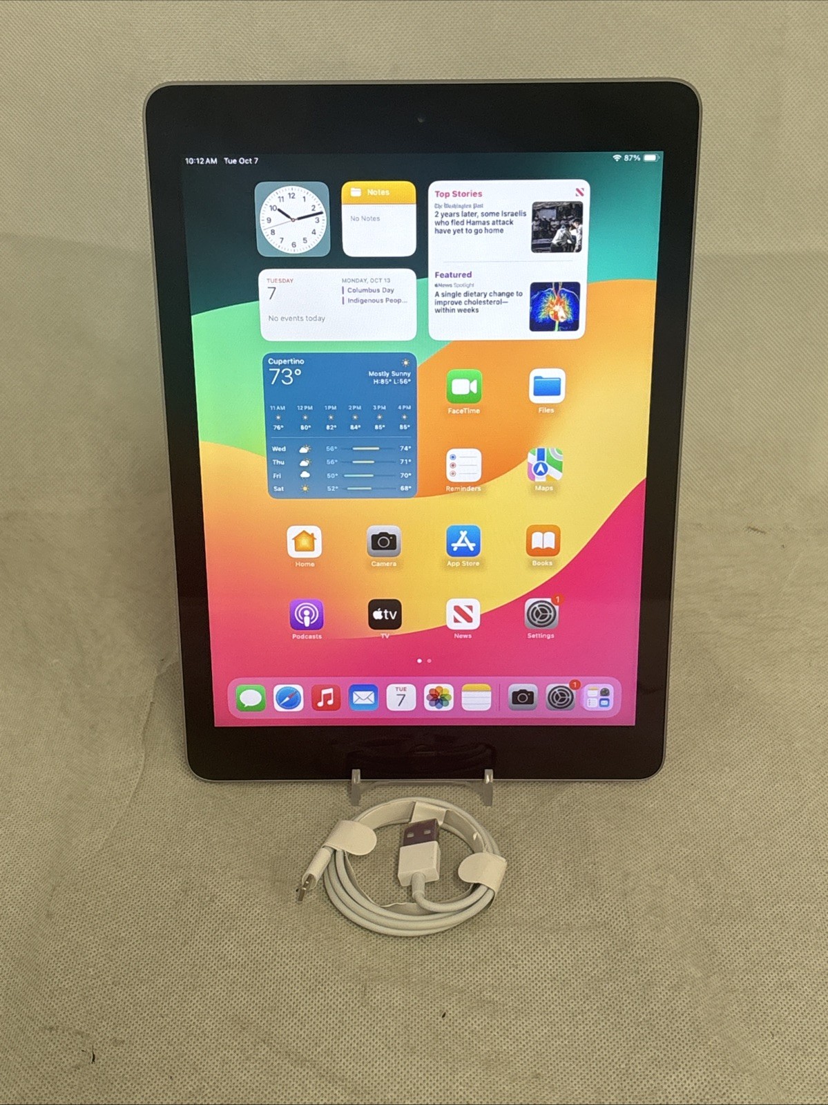 Apple iPad (6th Generation) A1893 32 GB, Wi-Fi, 9.7 in - Space Gray *Read*