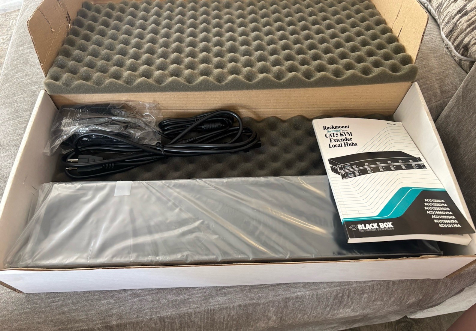 Black Box ServSwitch ACU1006VRA Rackmount CAT5 KVM Extender Local Hub
