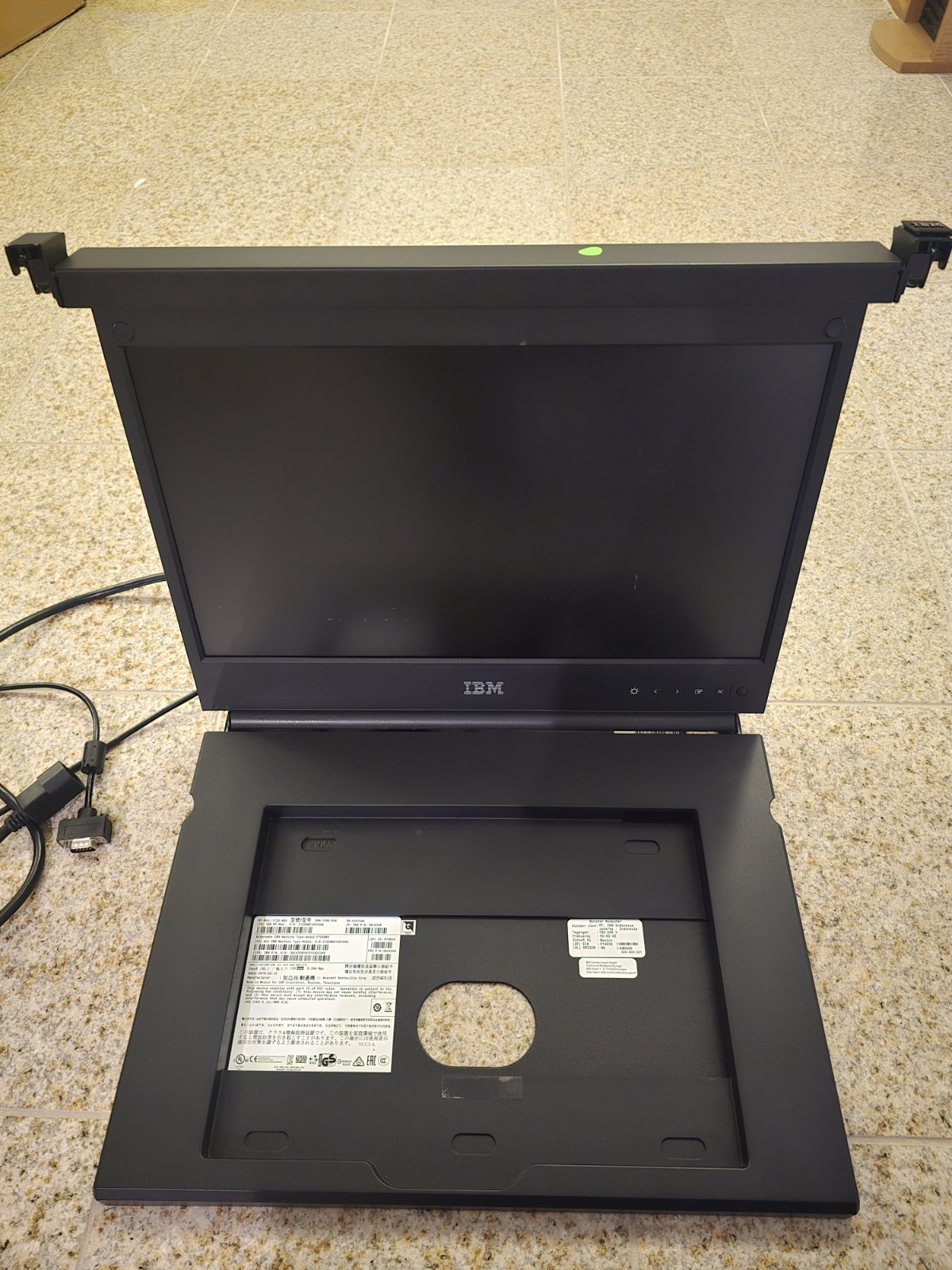 IBM 1723-8BX KVM Console 38L6308