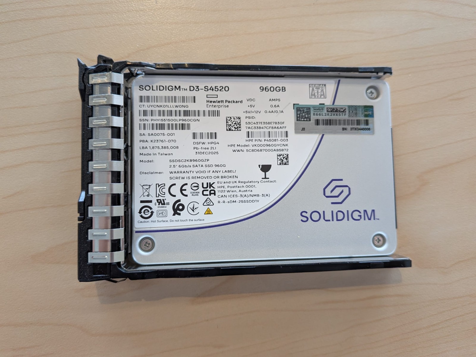 SOLIDIGM D3-S4520 960 GB Solid State Drive 2.5" Internal SATA