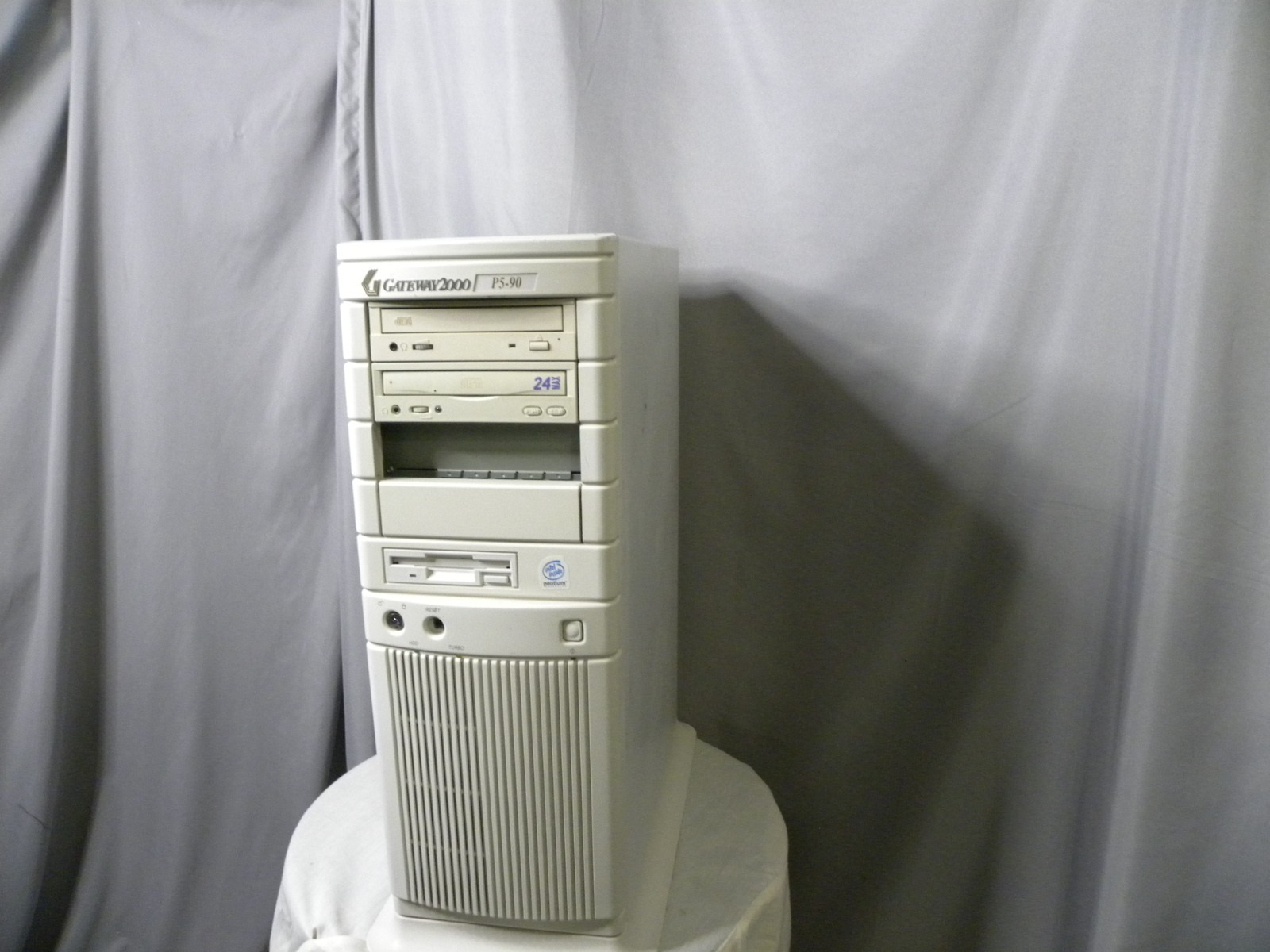 Vintage GATEWAY 2000 P5-90 AT Tower Computer CD/3.5" Floppy Works Win98