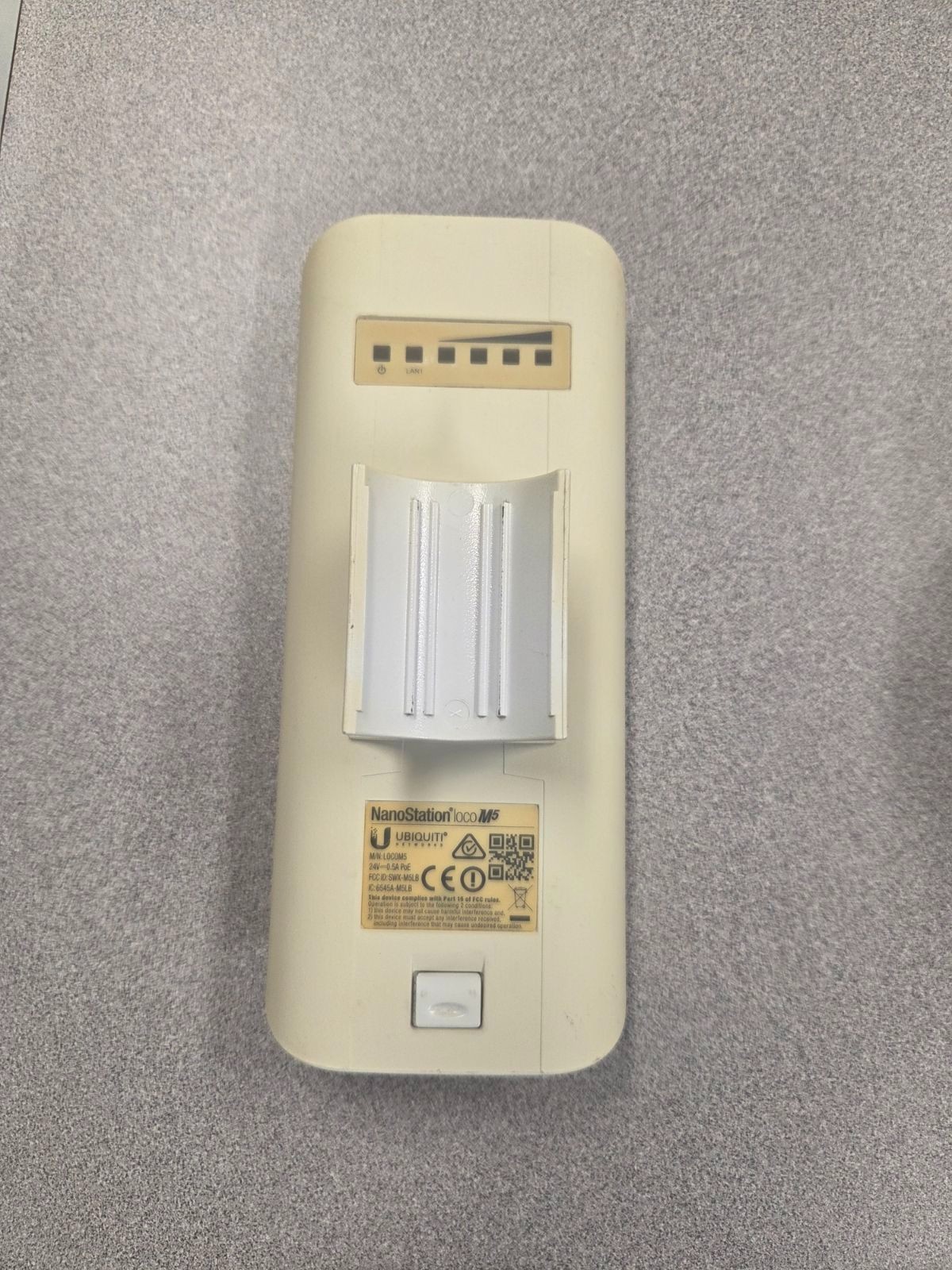 Ubiquiti NanoStation Loco M5 (LocoM5) AirMax 5GHz Indoor/Outdoor 13dBi CPE Radio