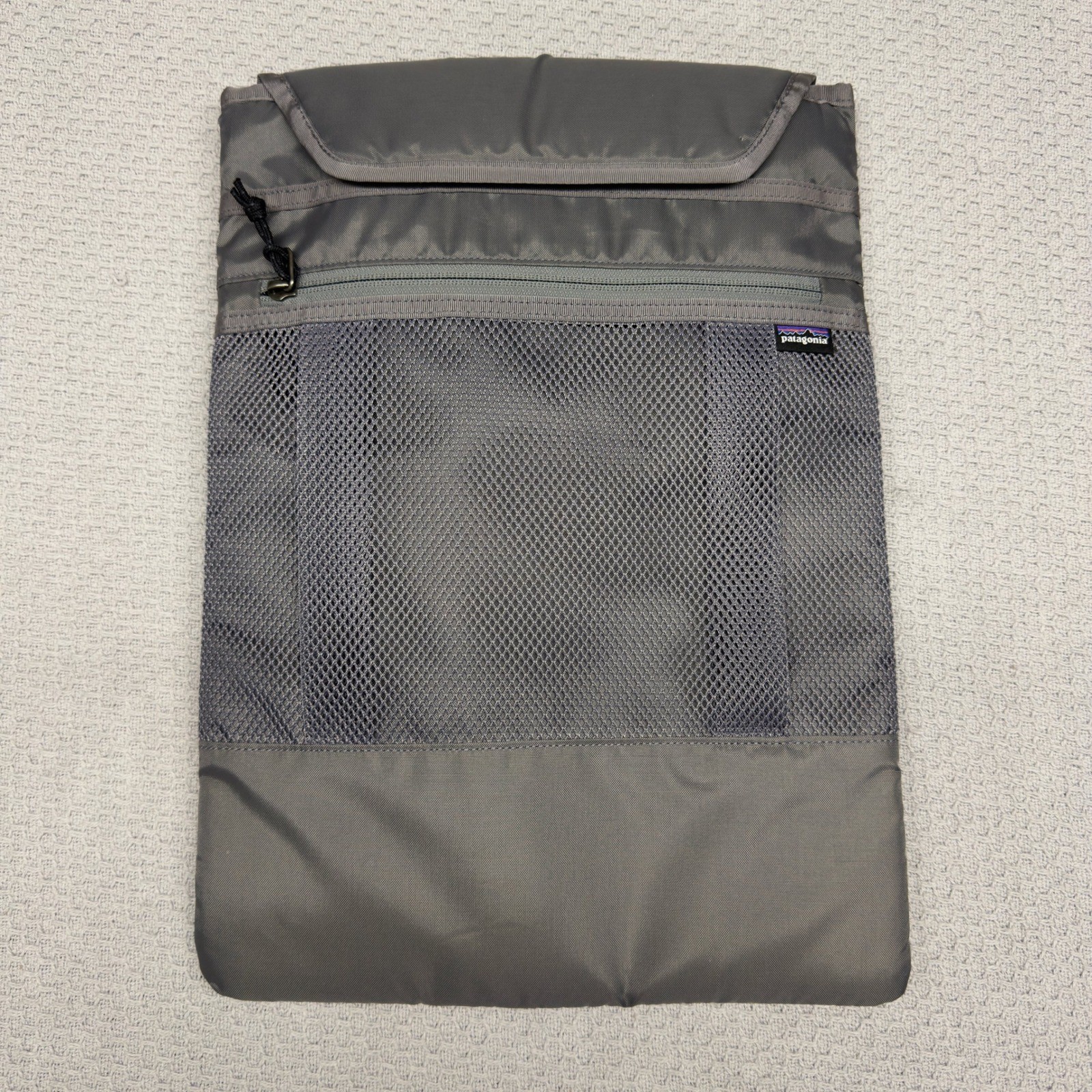 Patagonia Padded Laptop Sleeve Grey Mesh Zip Pocket Tech Case 15 Inch