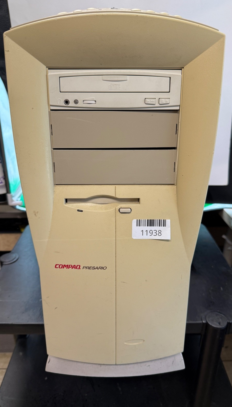 VINTAGE Compaq Presario 4770 DOM-Penti MMX-32MB Ram 3.8GB HDD S3 Trio GFx W98SE