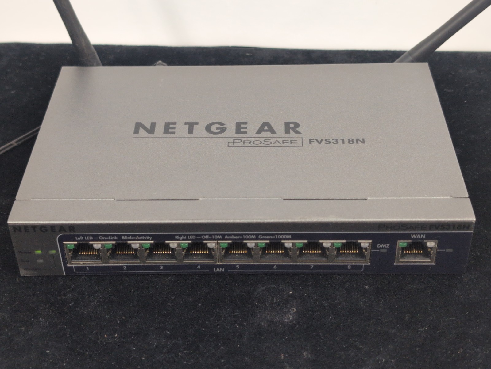 Netgear ProSAFE Wireless-N 8-Port Gigabit VPN Firewall FVS318N