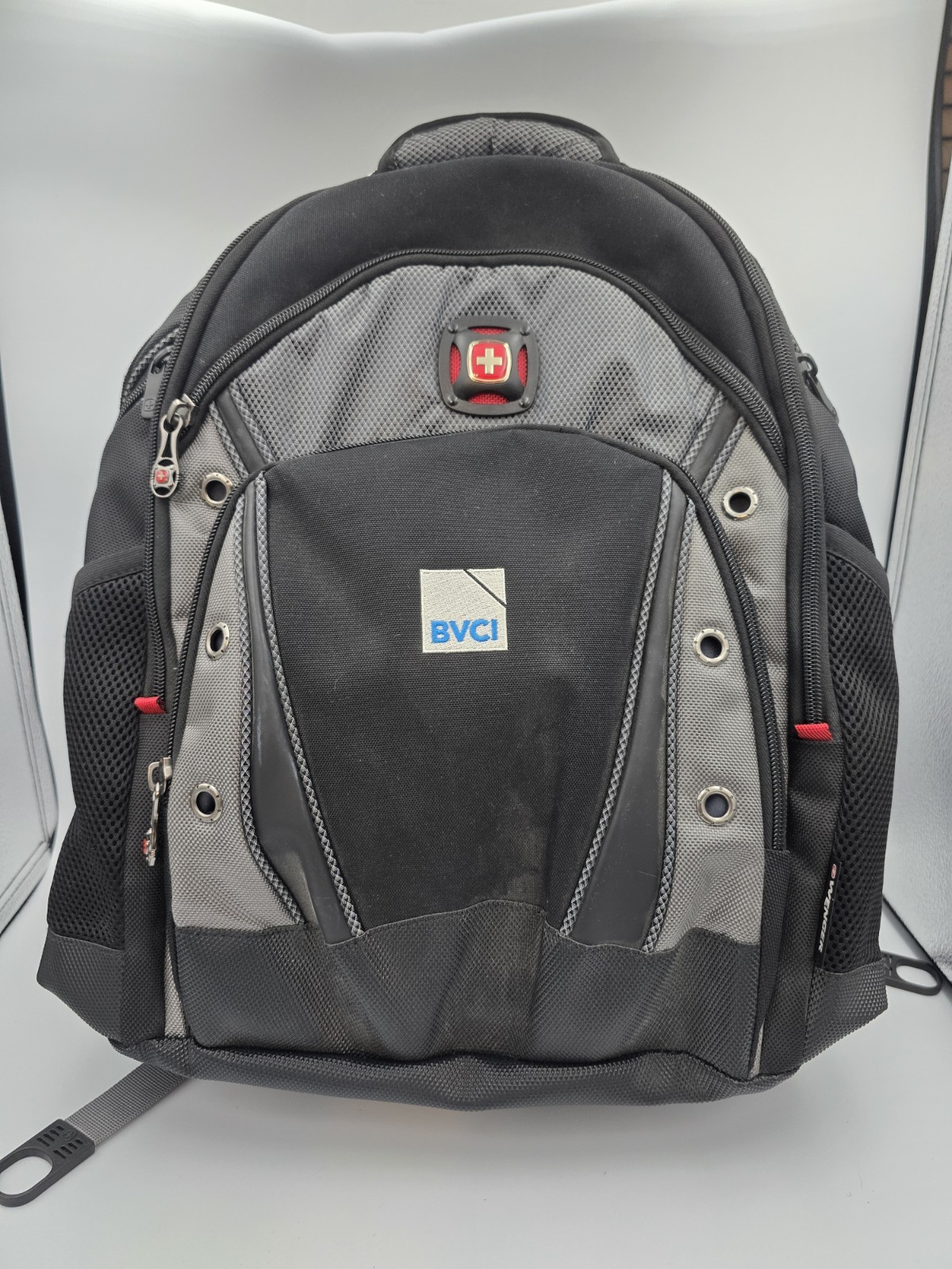 NWOT SWISS GEAR Synergy Pro 16 inch Laptop Backpack Black & Gray Excellent READ