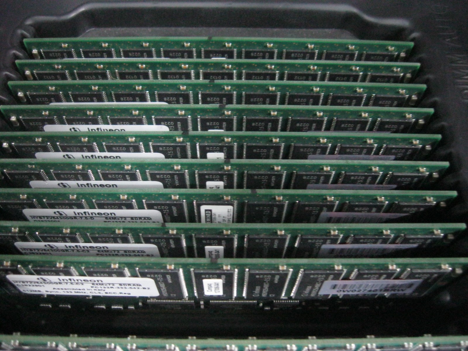 LOT 9 Infineon HYS72V64300  512MB SYNC 133 MHz CL3 ECC REG PC133R Memory