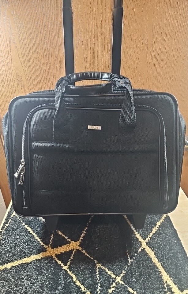 Solo Roller Computer Bag - Black - Excellent Condition