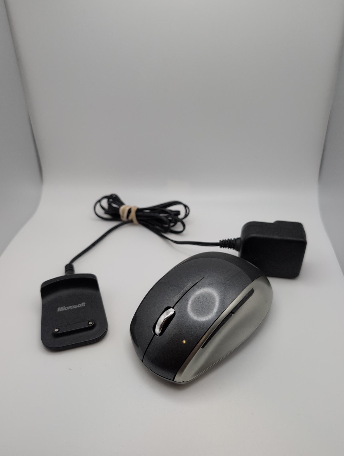 Microsoft Wireless Intellimouse Explorer Wireless Track Mouse 1362 W/Charger 