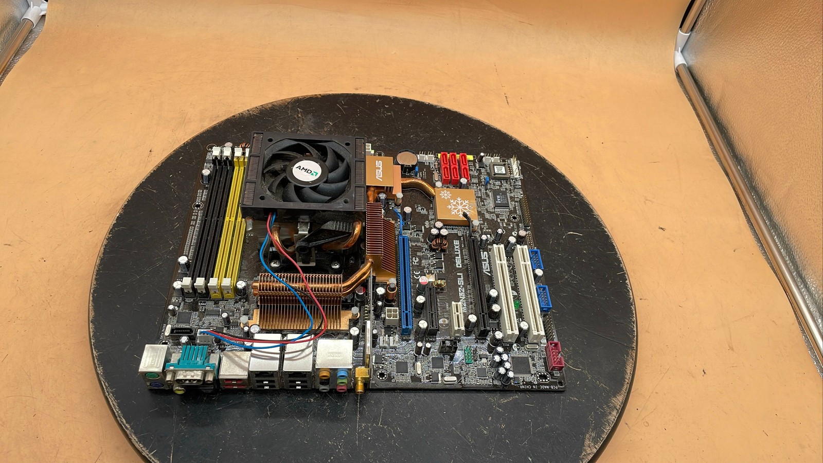 Asus M2N32-SLI Deluxe AMD Motherboard w/ AzureWave AW-GA800BT WiFi Card