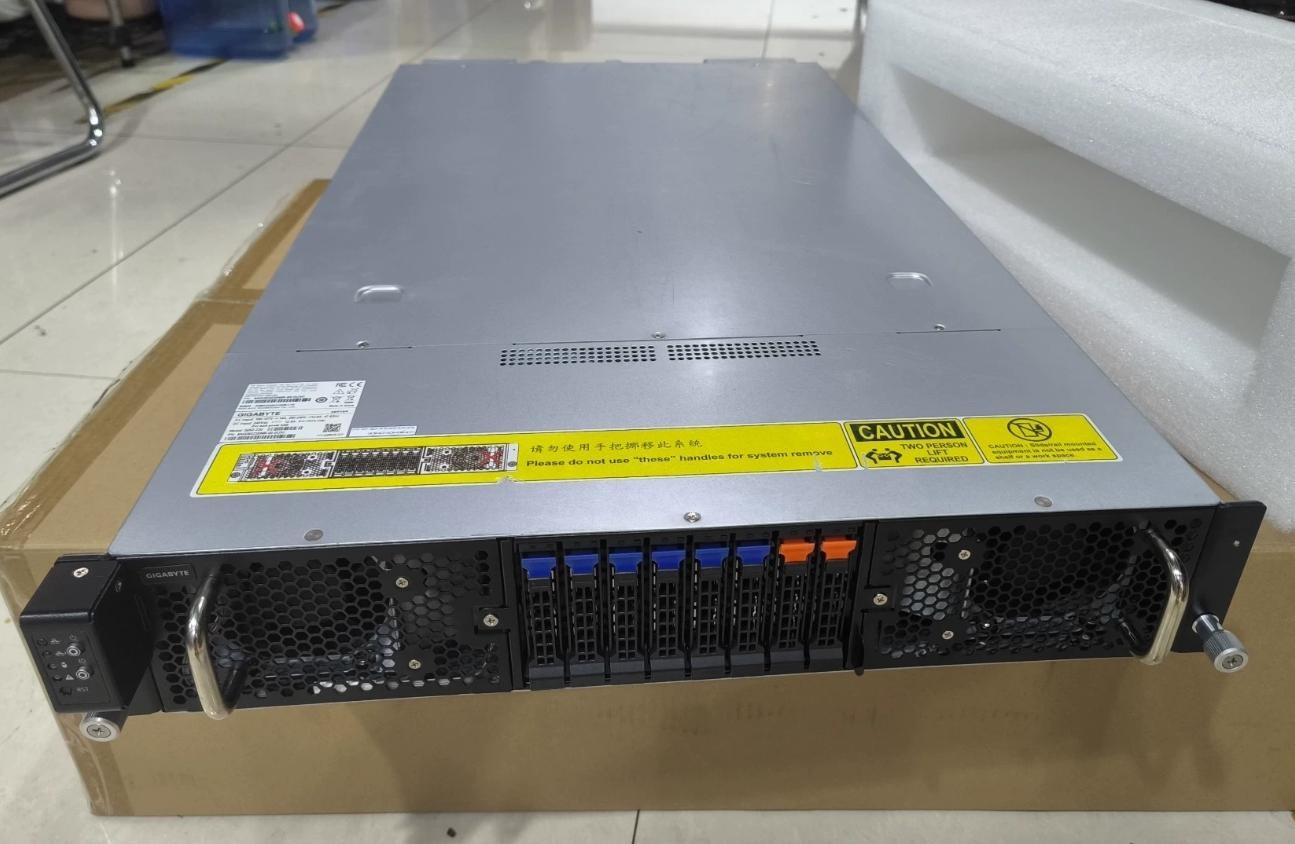 Gigabyte G292-Z20 2U 8x GPU Server 8x2.5" for AMD 7002 / 7003 CPU  2x 2200W PSU