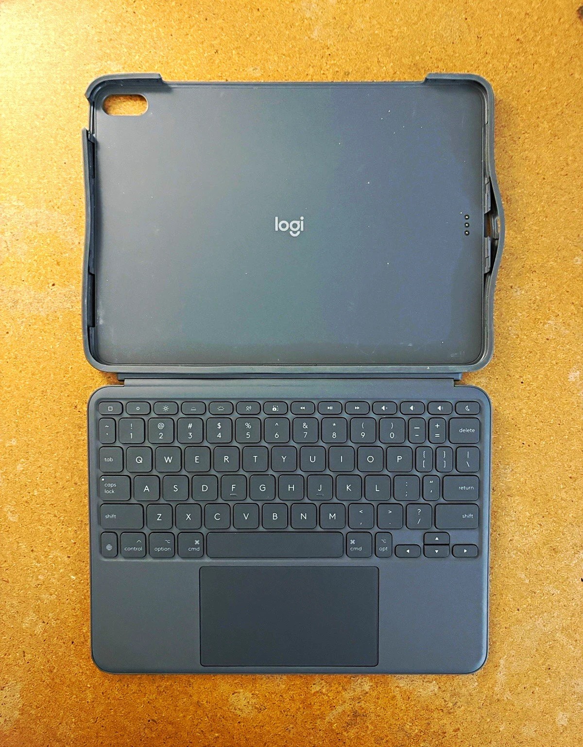 Logitech Combo Touch Keyboard Folio Case w/ Trackpad Stand iPad 10th Gen 10.9"