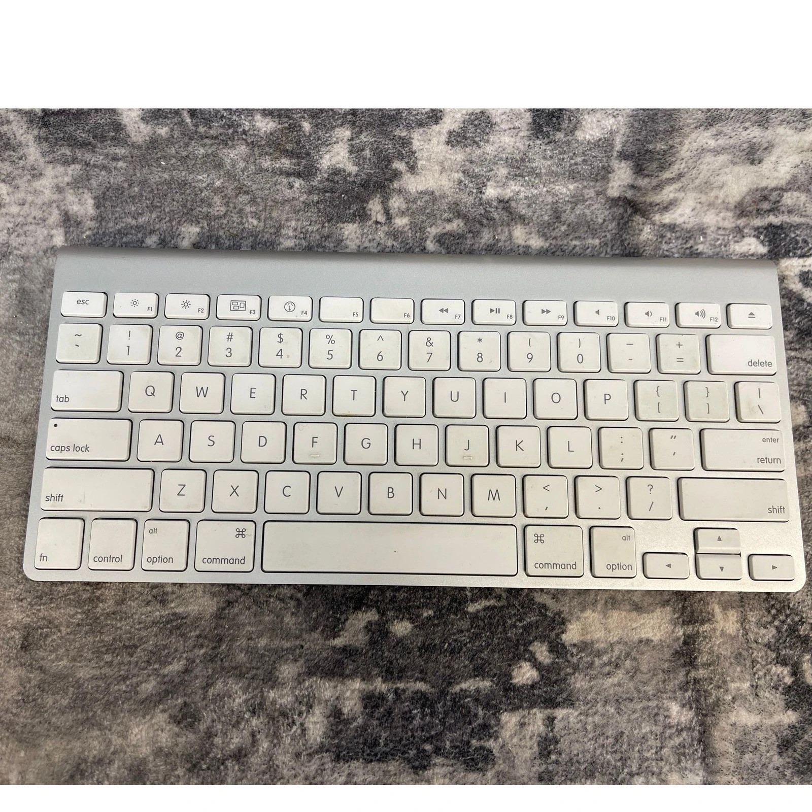 Apple Wireless Keyboard A1314 Silver Bluetooth Compact Mac Accessory