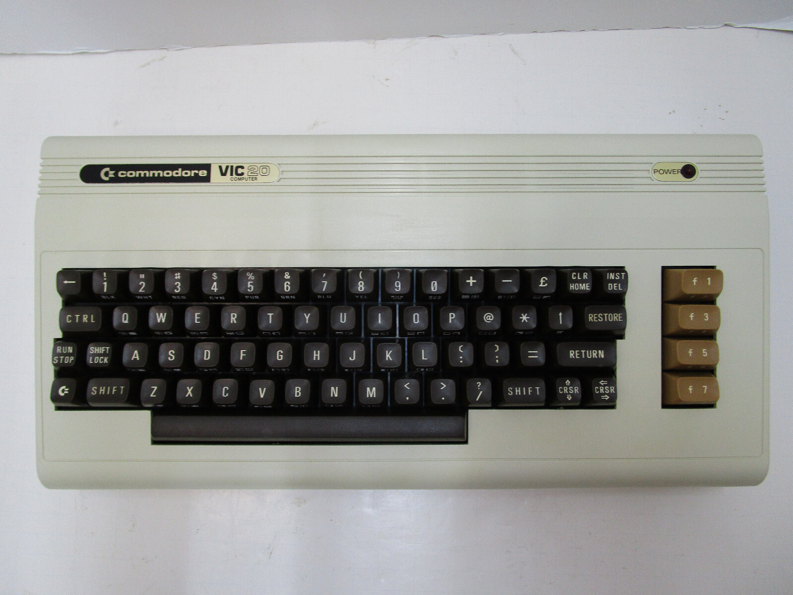 COMMODORE VIC-20 2-PIN STYLE 324003 COMPUTER HEATSINKS IC TESTED/WORKING L29