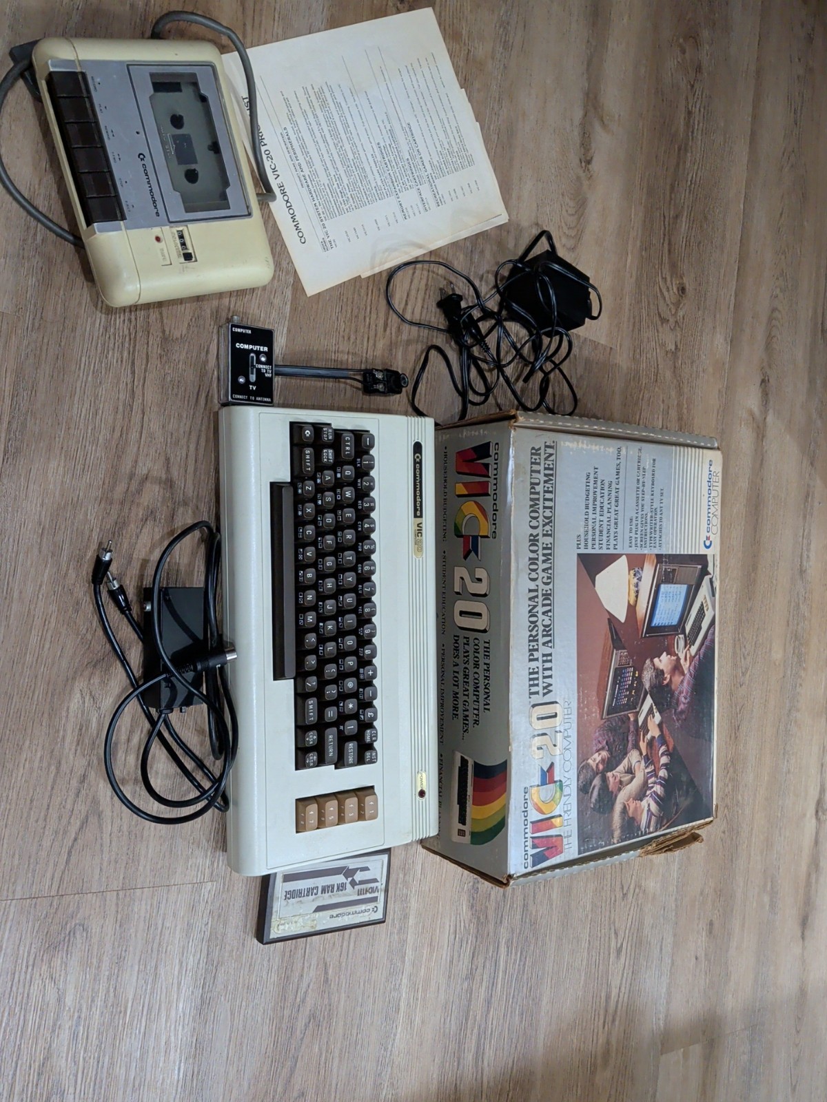 Commodore Vic 20 computer w power supply, 3 VIC-1111, Cassette 