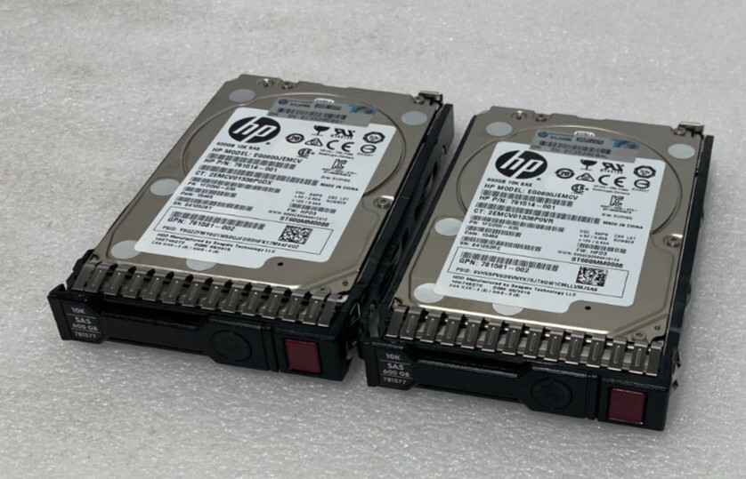 Lot of 2x HP 781577-001 781514-001 600GB SAS EG0600JEMCV 10k Hard Drive w/Tray