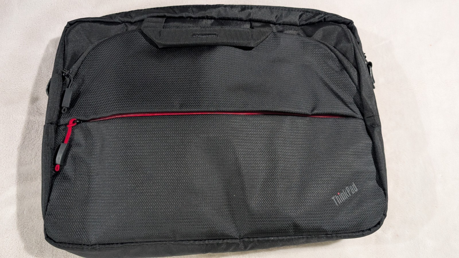Lenevo ThinkPad 16" Essential Topload (Eco)