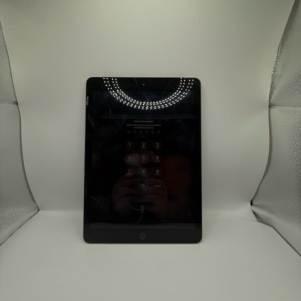 Apple iPad A1823 9.7 in - Black