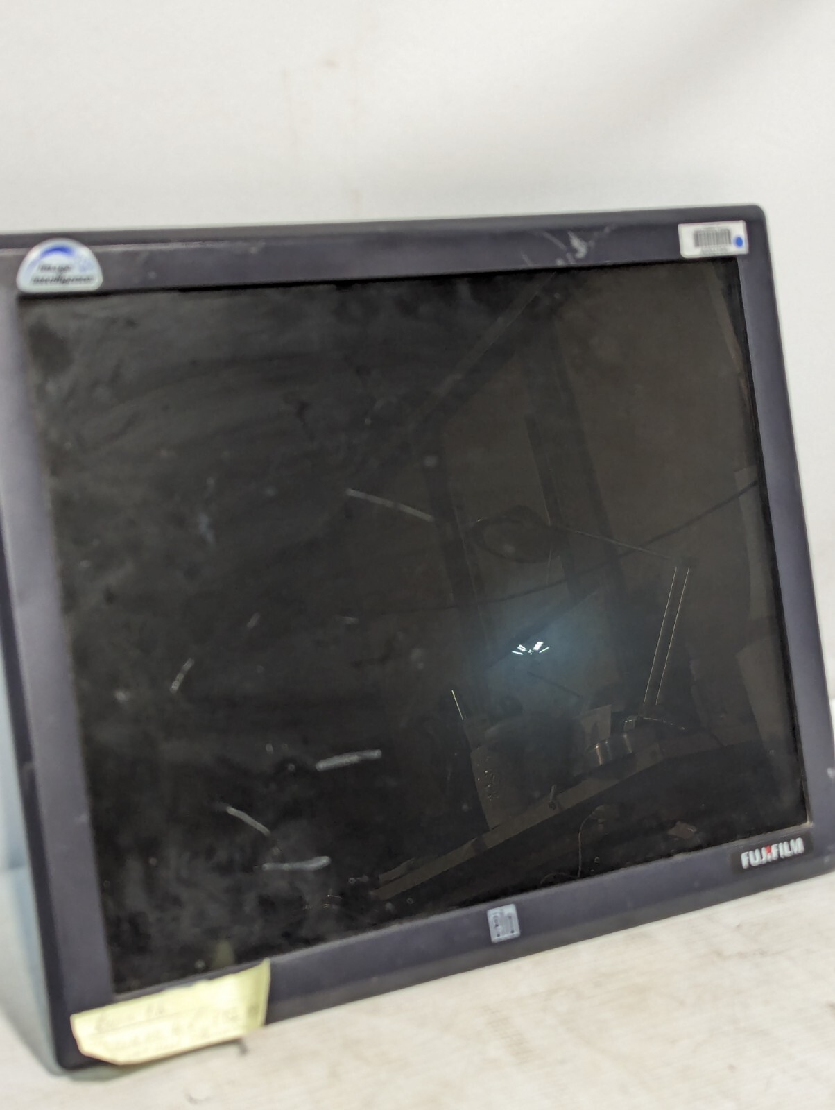 elo ET1928L-8CWM-1-GY-G monitor, scuffed up, untested, no power supply
