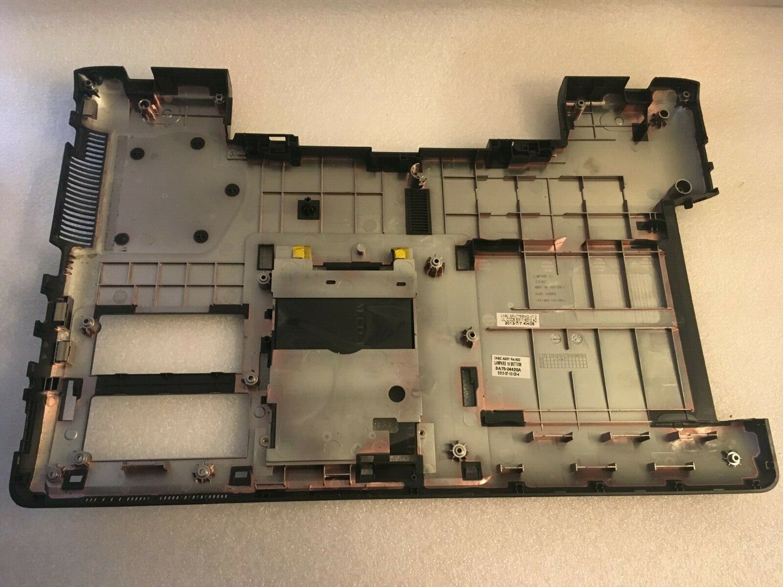 BA75-04420A GENUINE SAMSUNG BASE COVER ASEMBLY NP300E5E 
