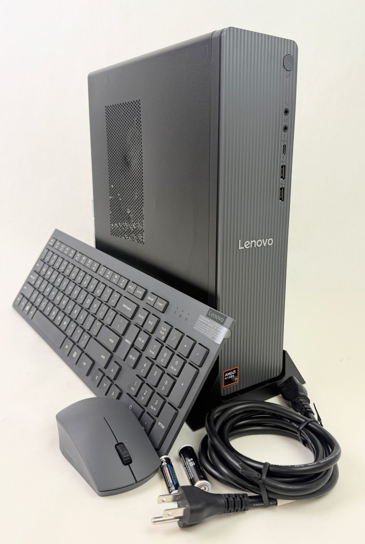 Lenovo IdeaCentre Tower 8 08AKP10 Ryzen 7 250 16GB 1TB SSD W11H - Dent