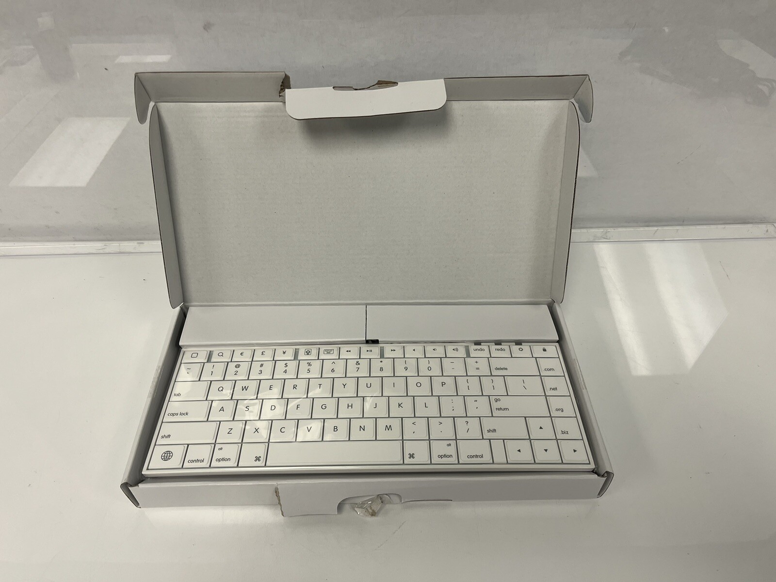 MACALLY 30 Pin Wired Keyboard for iPad, iPhone, & iPod Touch New Open Box iKey30