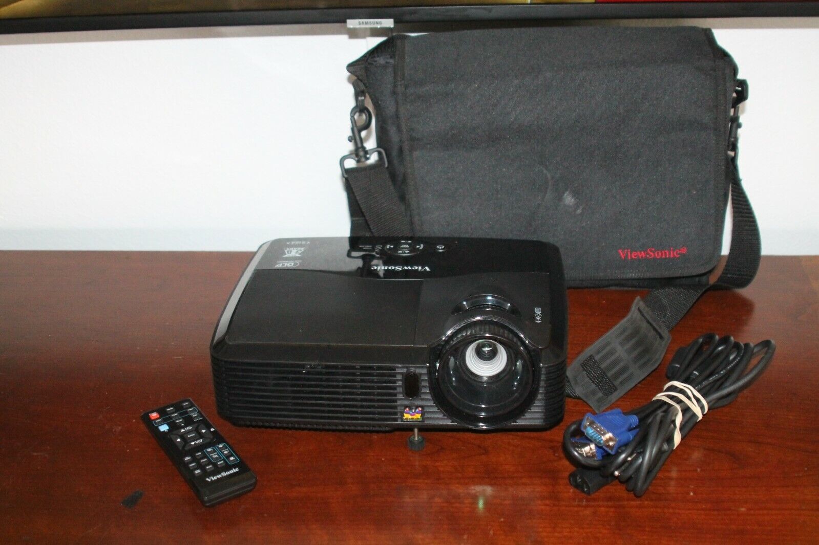 VIEWSONIC PJD5523W 1080p DLP PROJECTOR 146 LAMP HOURS HDMI  WITH REMOTE & BAG