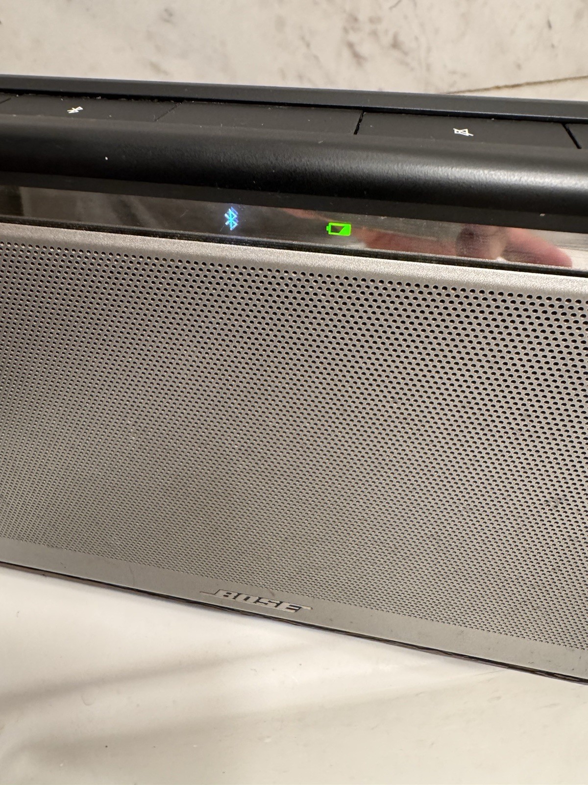 Bose SoundLink 404600 Wireless Mobile Speaker ( Needs New Battery )