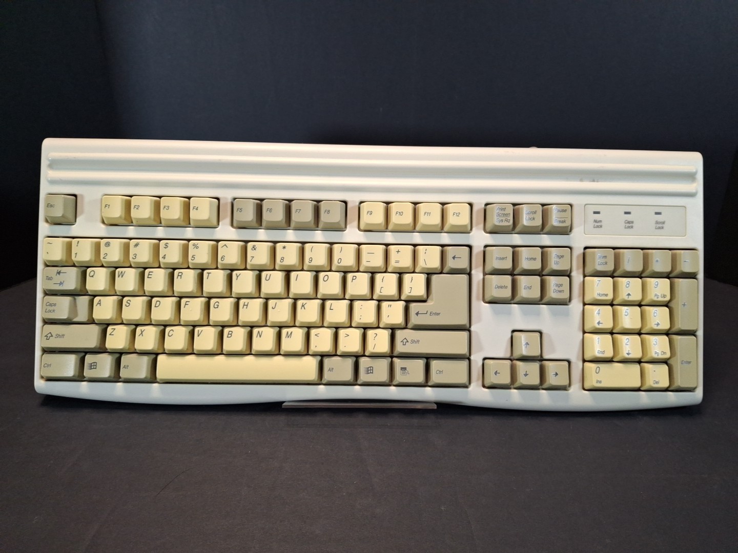 Vintage Mitsumi Keyboard KPQ-E99ZC-13 5-Pin Din K3
