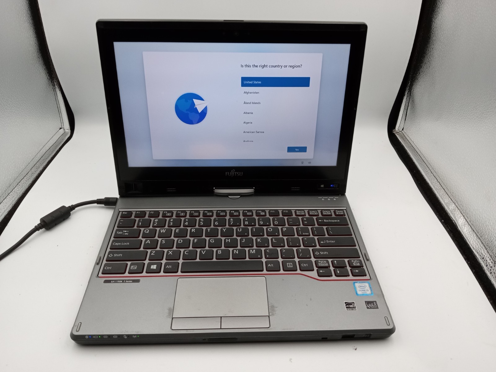 Fujitsu Lifebook T726 12.5" 2in1 Intel i5-6200U 8GB 128GB Windows 11 - READ -RR