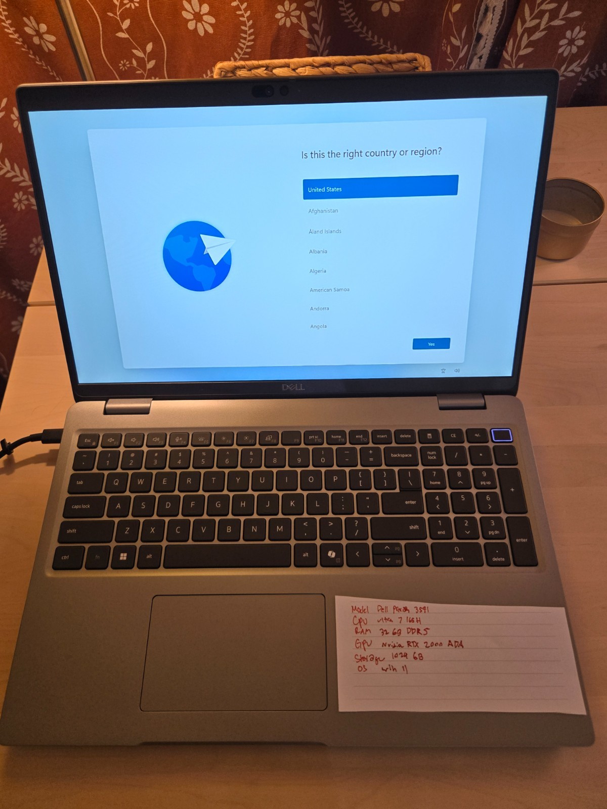 Dell Precision 3591 Ultra 7 165H 32GB DDR5 RTX 2000 ADA 1TB NVMe SSD Win 11 Pro