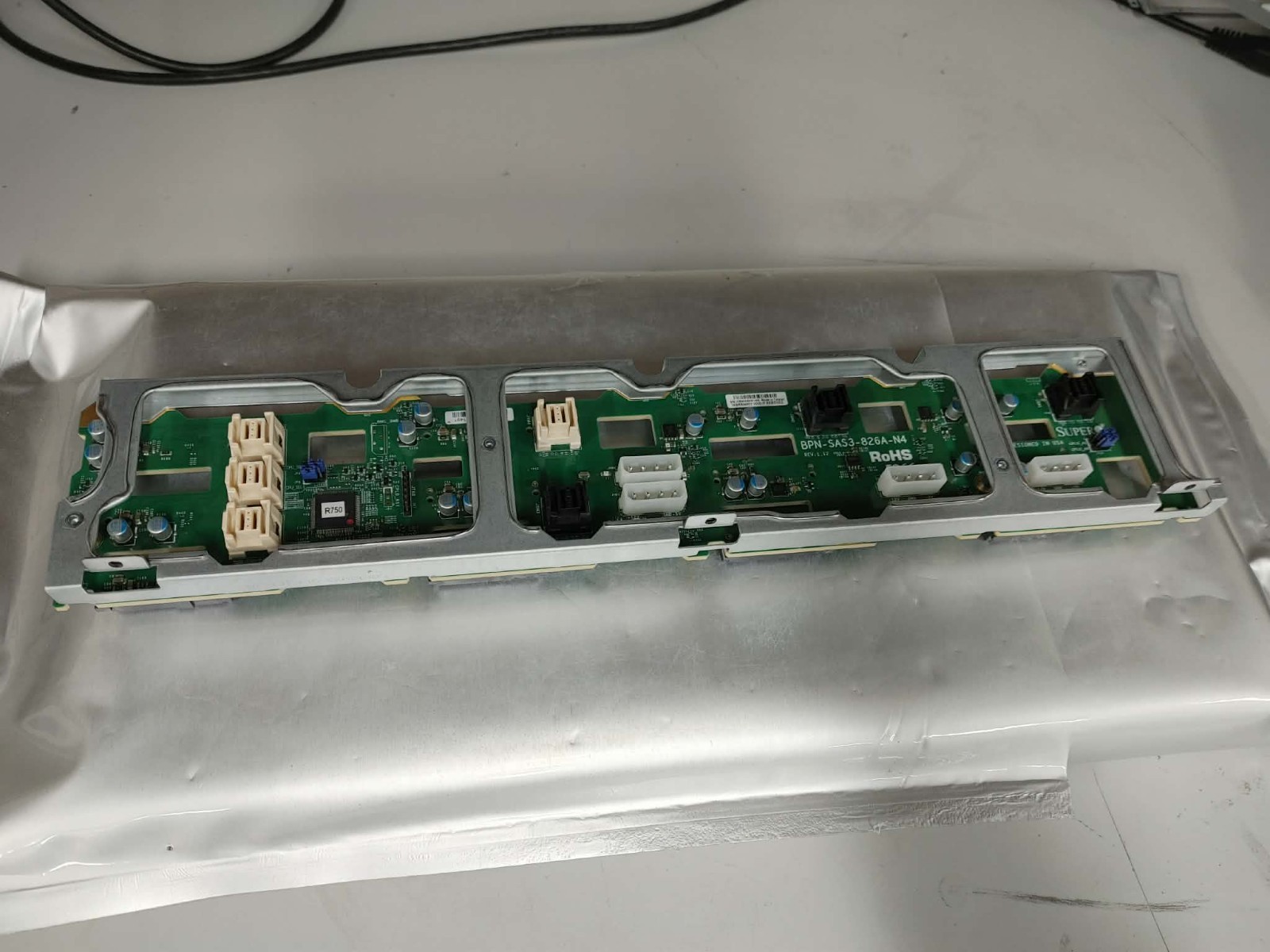 SuperMicro BPN-SAS3-826A-N4 N4 2U 12x 3.5IN SAS/SATA 4x NVMe Backplane