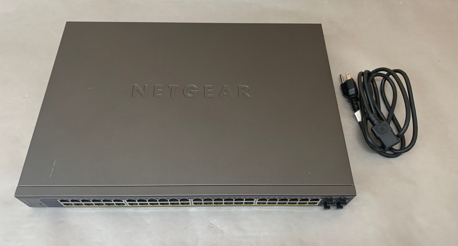 NETGEAR 48 Port 10/100/1000 Gigabit Ethernet Switch GS752TP-100NAS *READ*