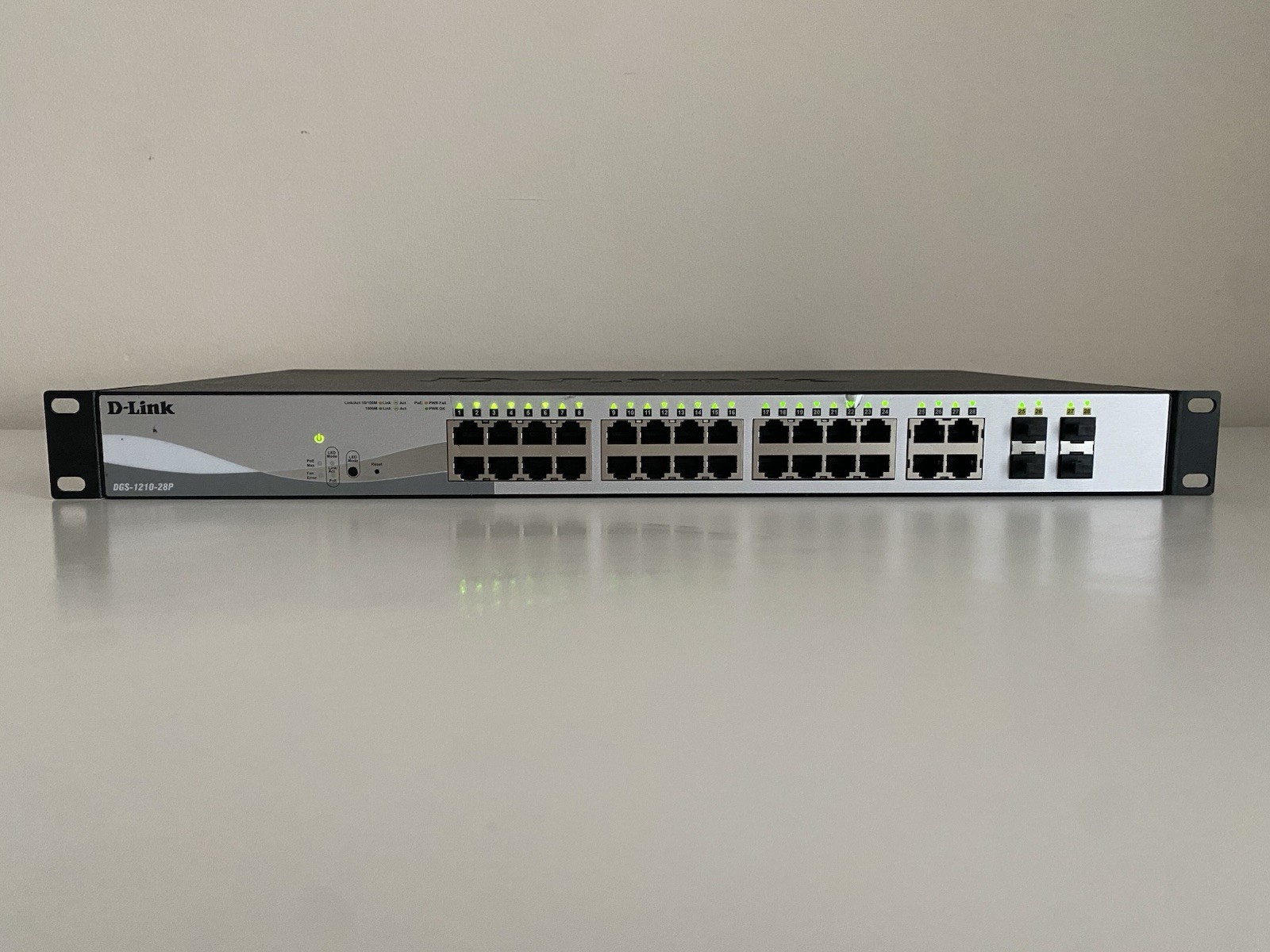 D-Link DGS-1210-28P 28-Port Gigabit PoE+ Managed Switch