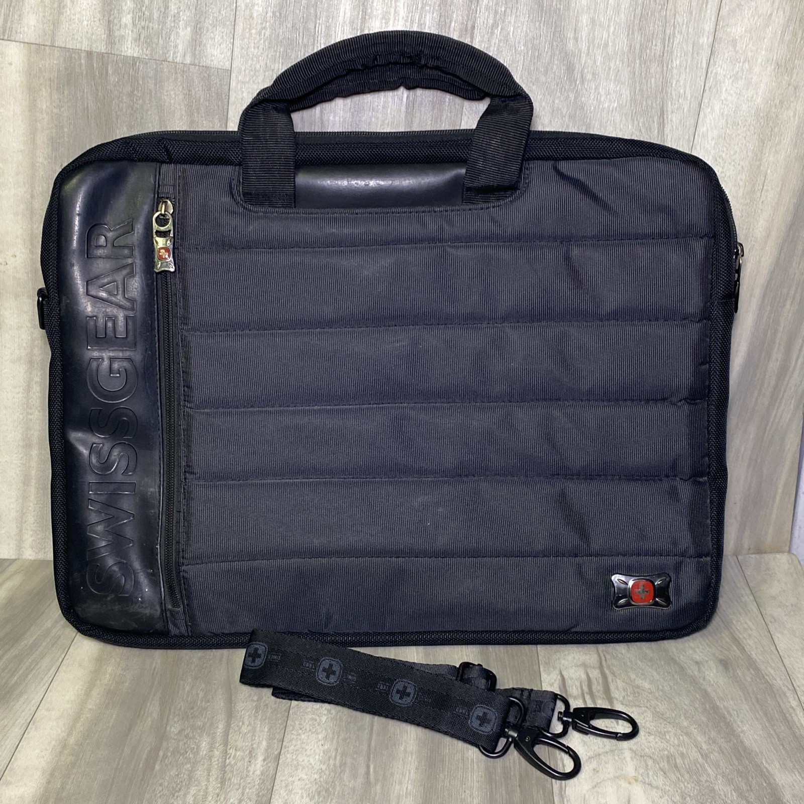 SwissGear Laptop Messenger Bag By Wenger The Anthem Double Slimcase 17 Inch