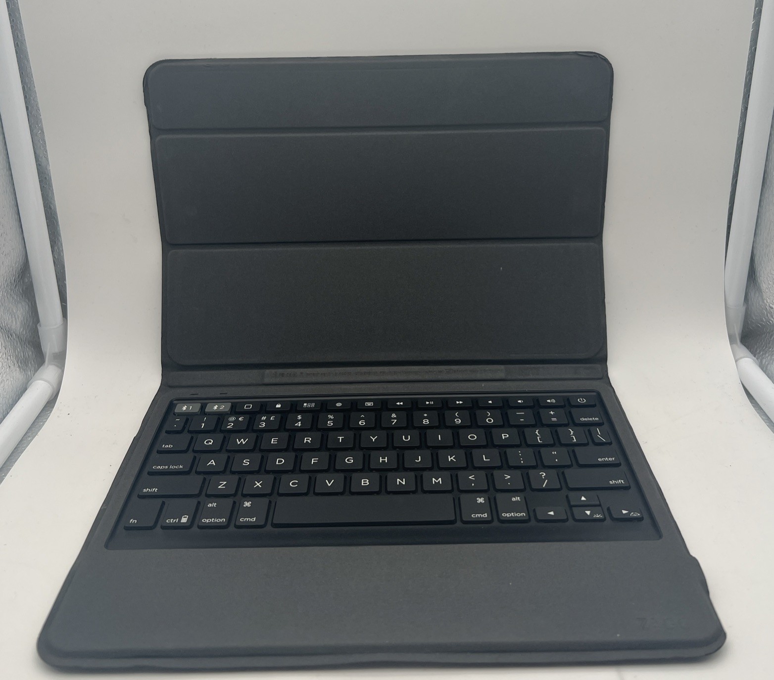 Zagg QTG-ZKSM28 Grey Wireless Case