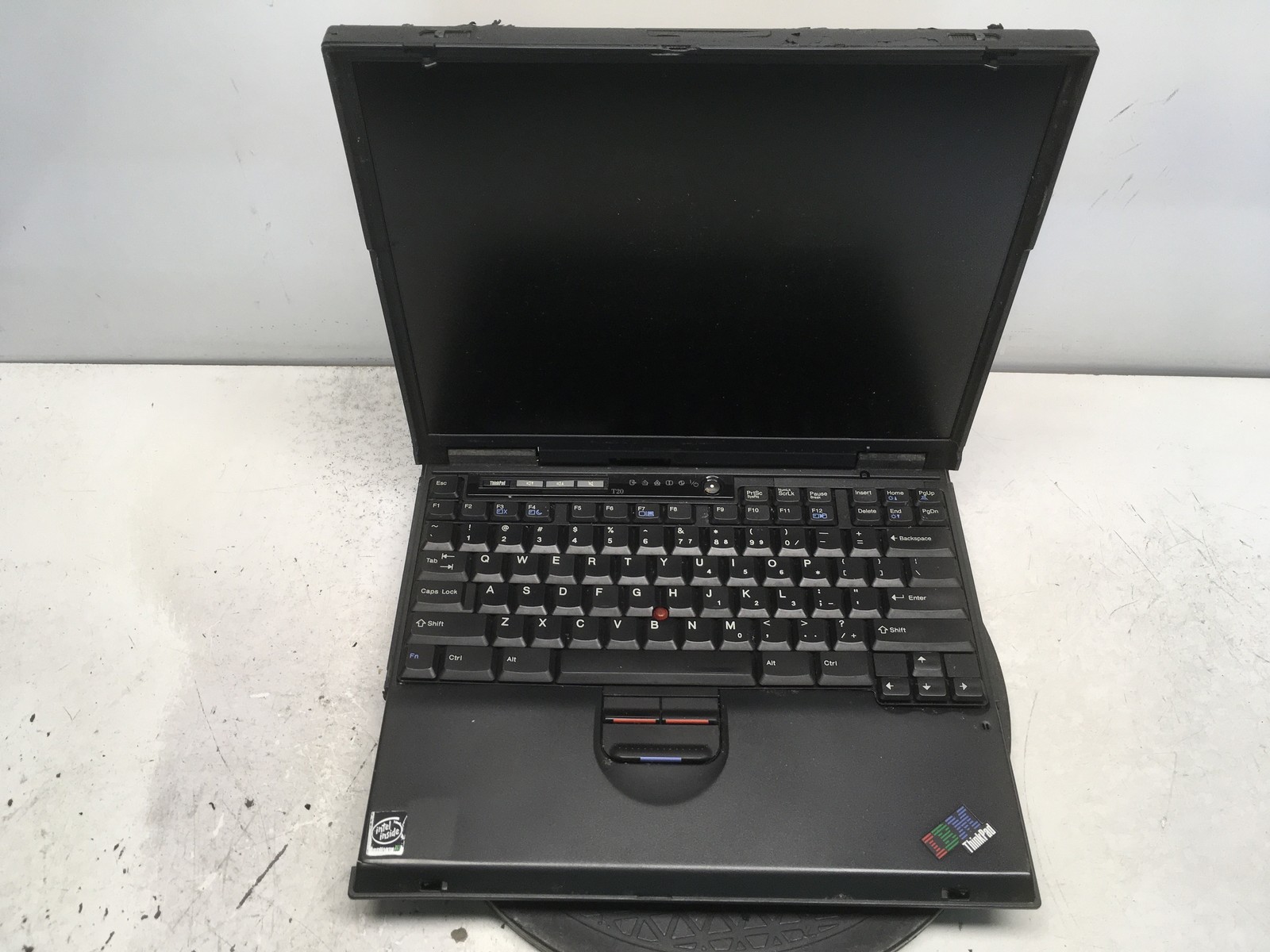 IBM ThinkPad T20 Intel Pentium III 700MHz 32 MB NO HDD No Batt