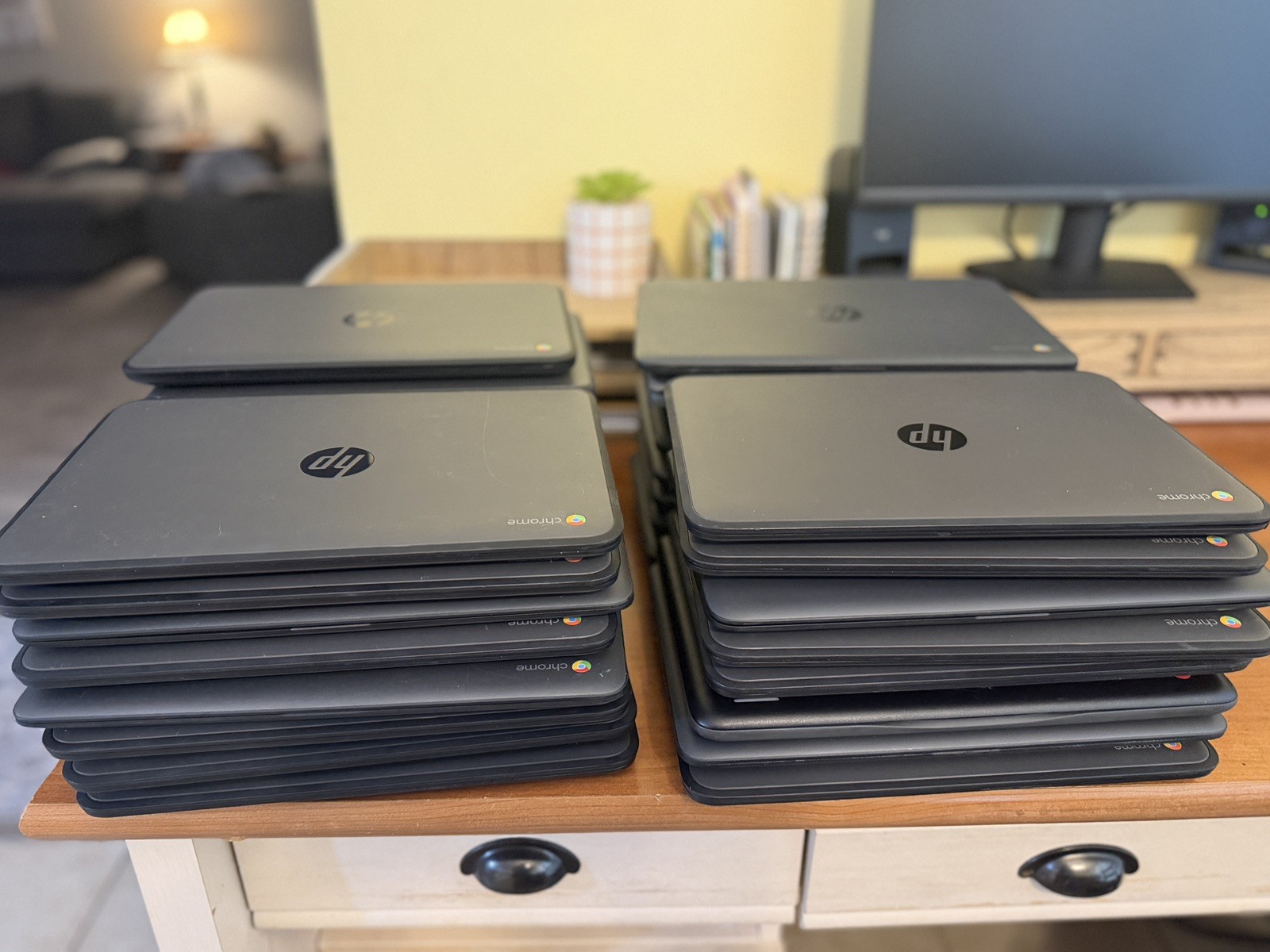 HP ChromeBook 11 G5 EE 11" Intel Celeron 4GB RAM 16GB eMMC ChromeOS - READ