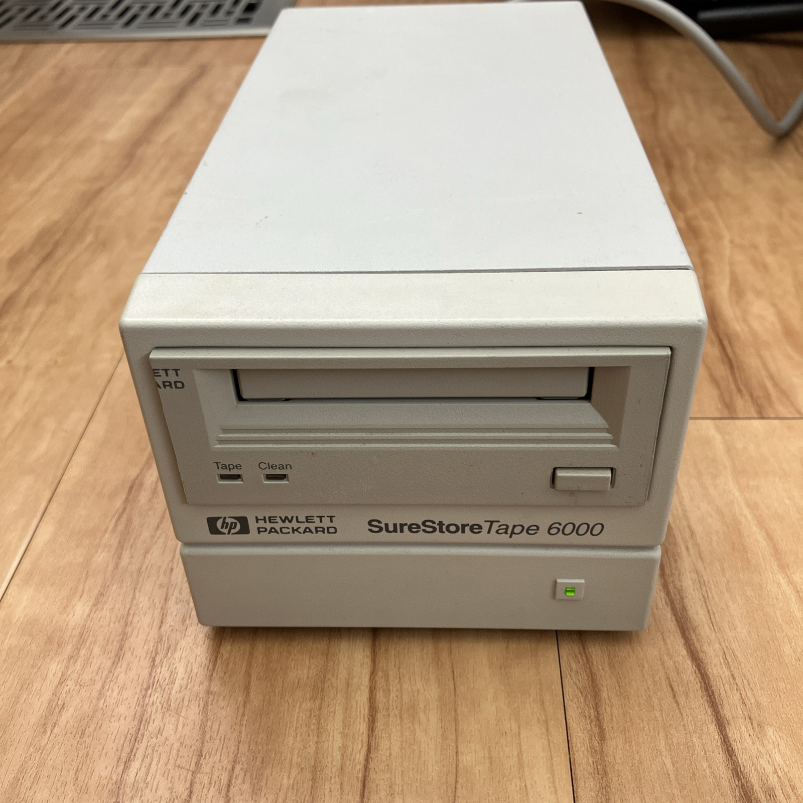 HP SureStore Tape 6000 External Drive (C1529F) - w/SCSI Term.  Power Tested Only