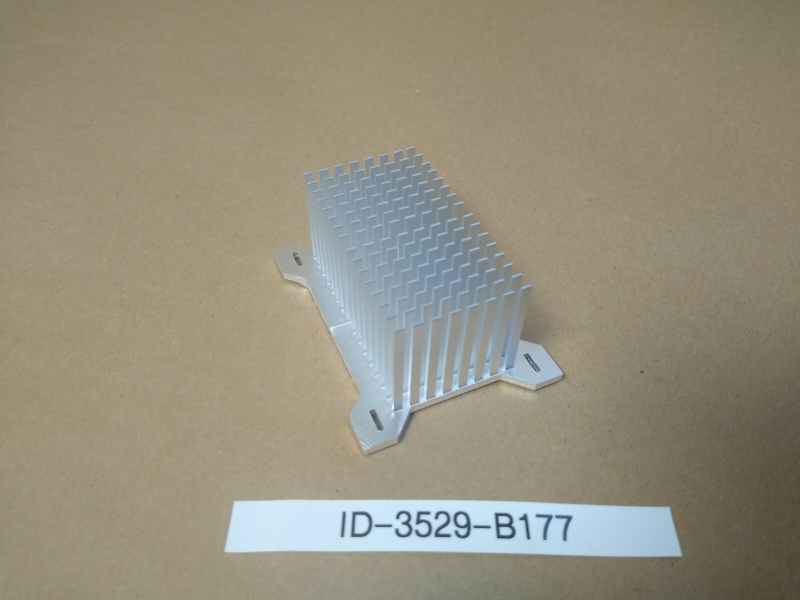 LOT OF 110 NEW FOXCONN C85366 -001 FCT2434 CPU Alum Cooling Heat Sink 128 "Pins"