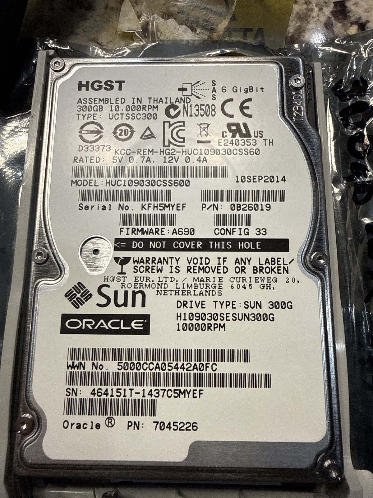 Oracle Sun 300GB 10K SAS 2.5" HDD 7045226 HUC109030CSS600 H109030SESUN300G Tray