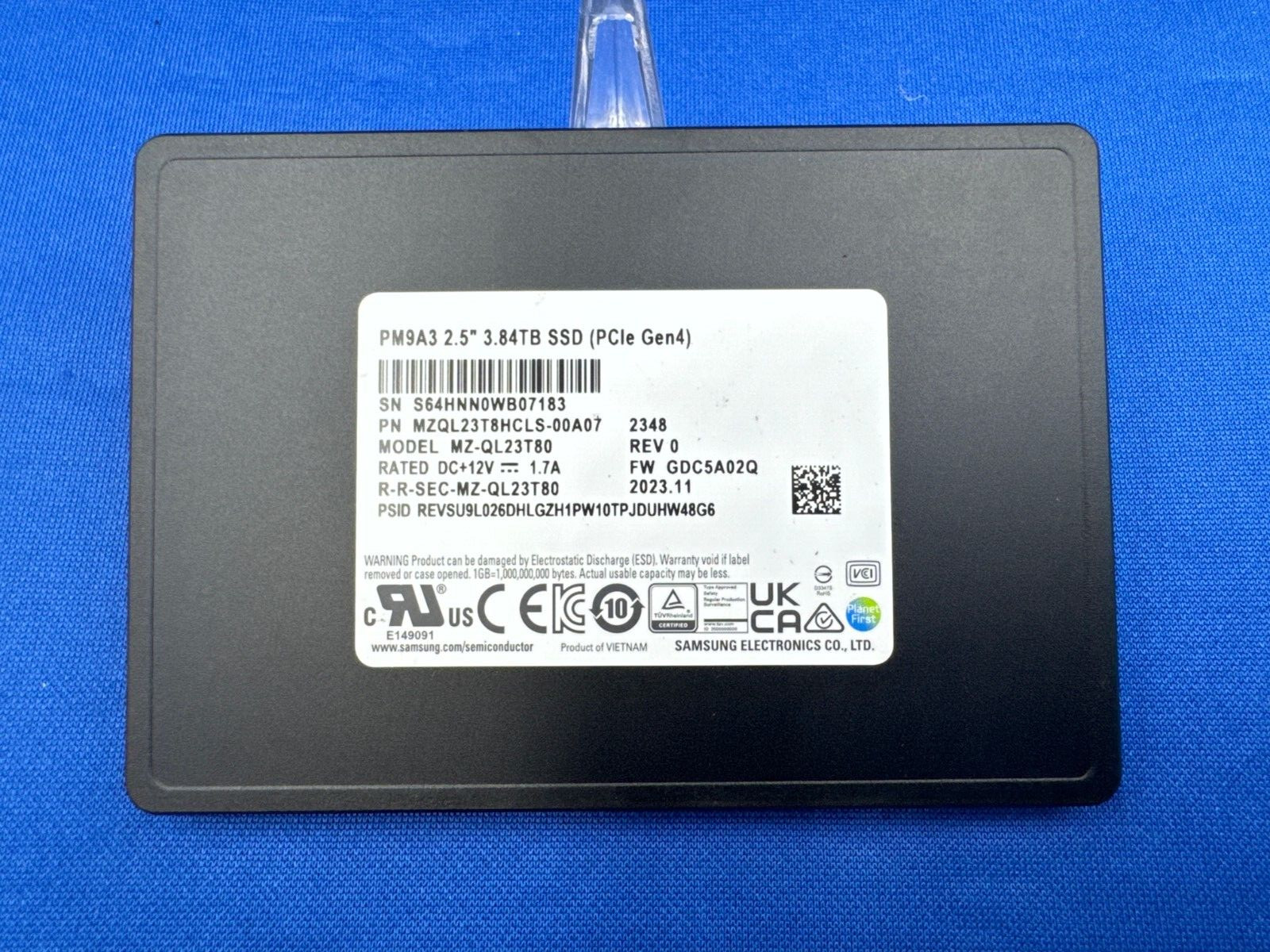 MZ-QL23T80 Samsung PM9A3 3.84TB PCIe Gen4x4 NVMe U.2 2.5 SSD MZQL23T8HCLS