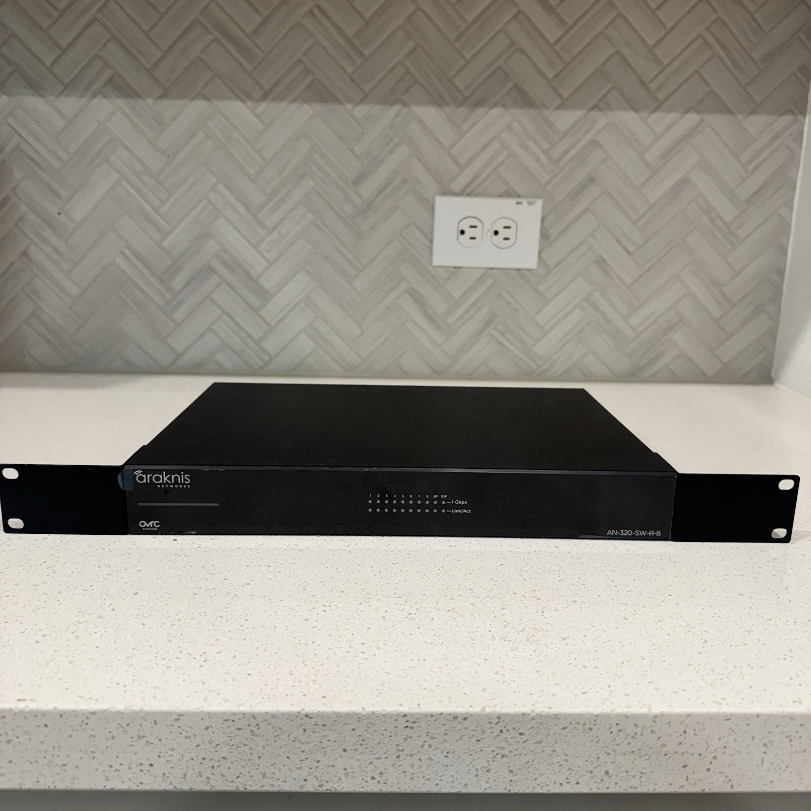 Araknis Networks 320 Series L2 Managed Gigabit Switch (AN-320-SW-R-8) Black
