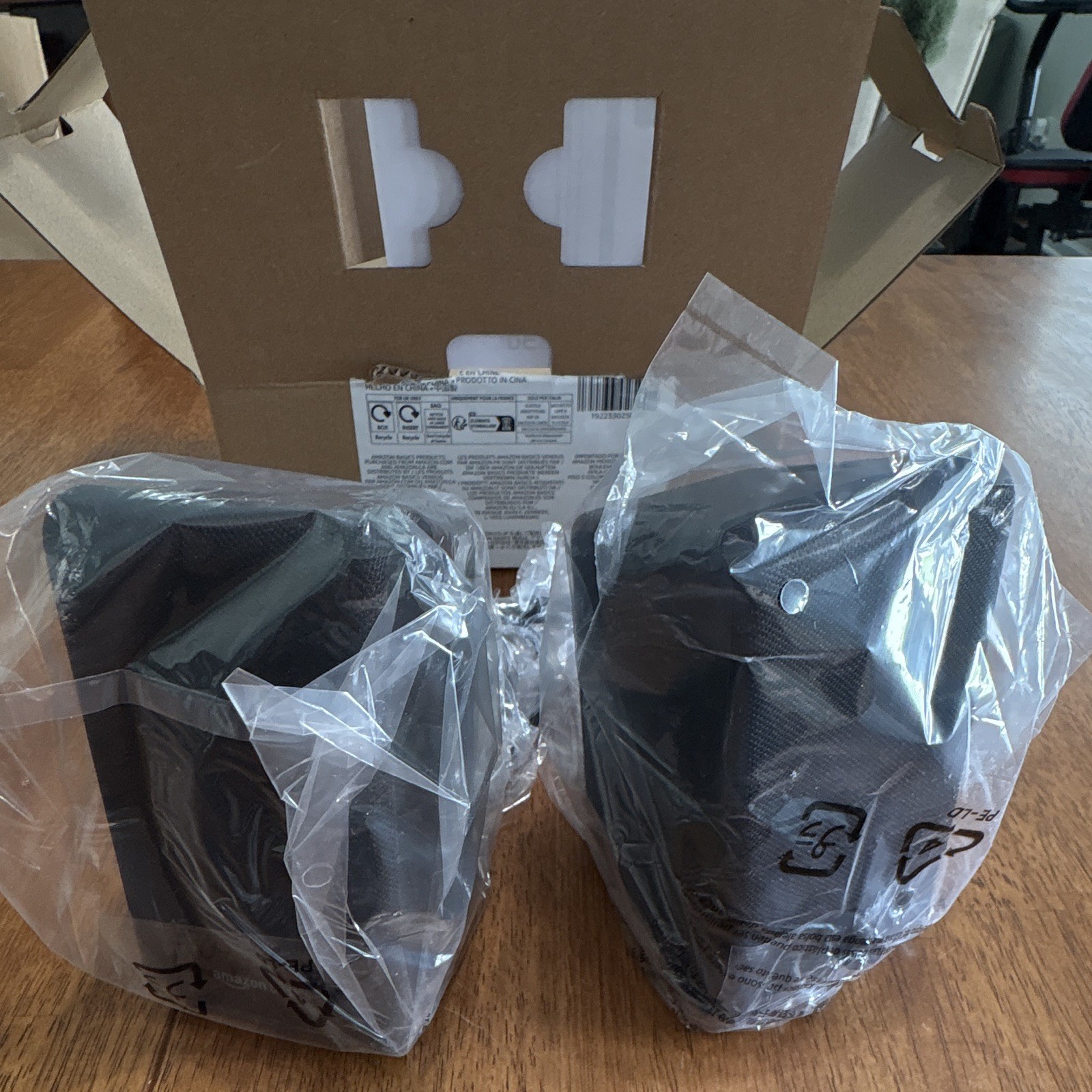 AmazonBasics USB-Powered 2.0 Computer Speakers w/ 3.5mm Jack, Black