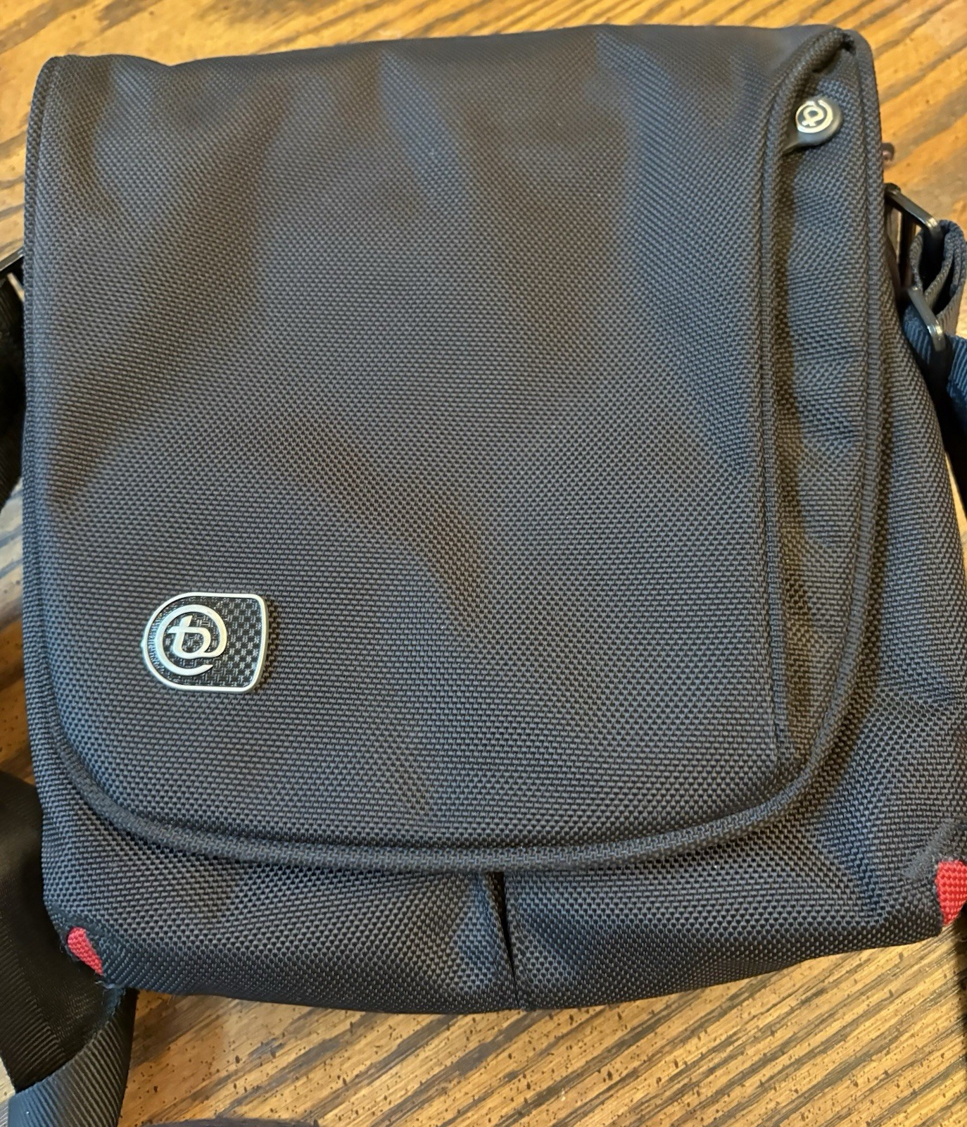 Booq Taipan Shadow XS Messenger Bag Crossbody Black Adjustable Strap Carrier