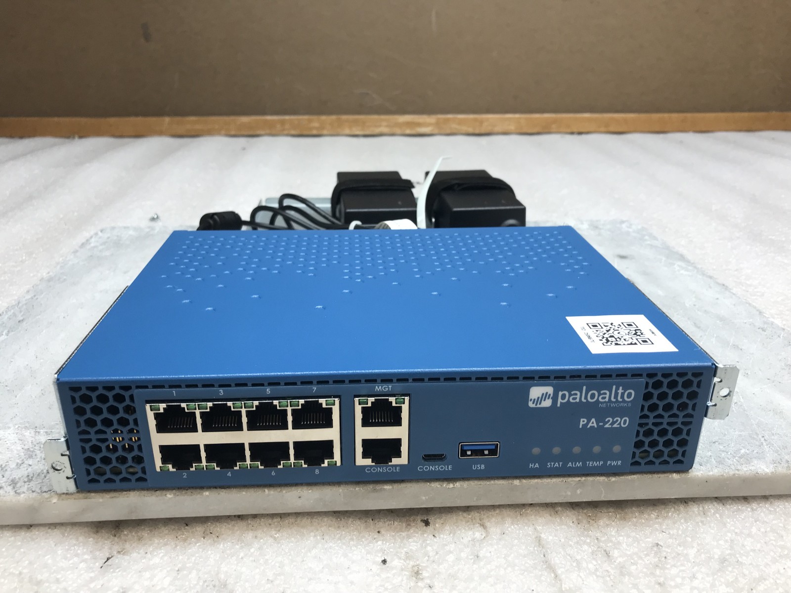 Palo Alto PA-220 Next-Gen Firewall 520-000309-00H w/ Dual Power Adapter