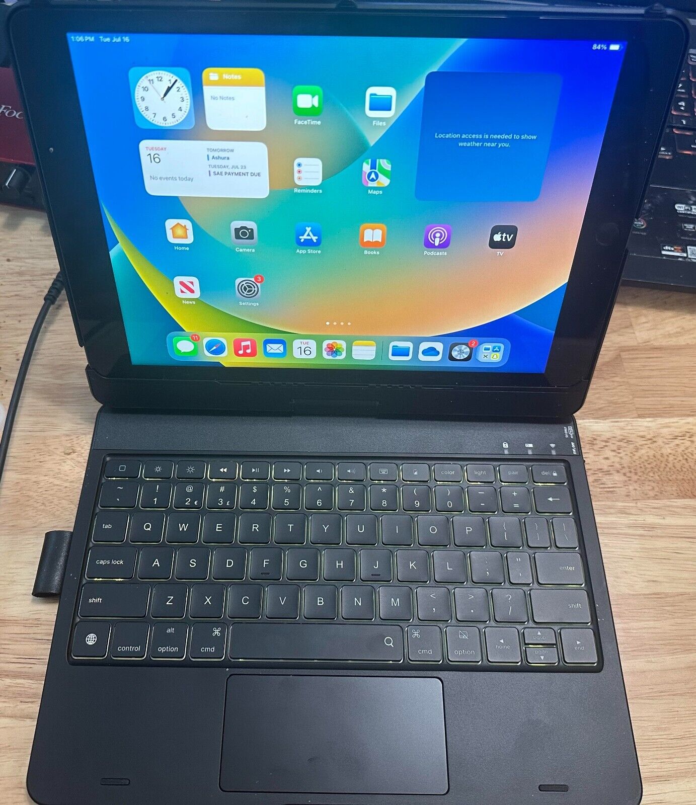 iPad 9th Generation 64gb WiFi WITH HIGH QUALITY Keyboard Protective Case