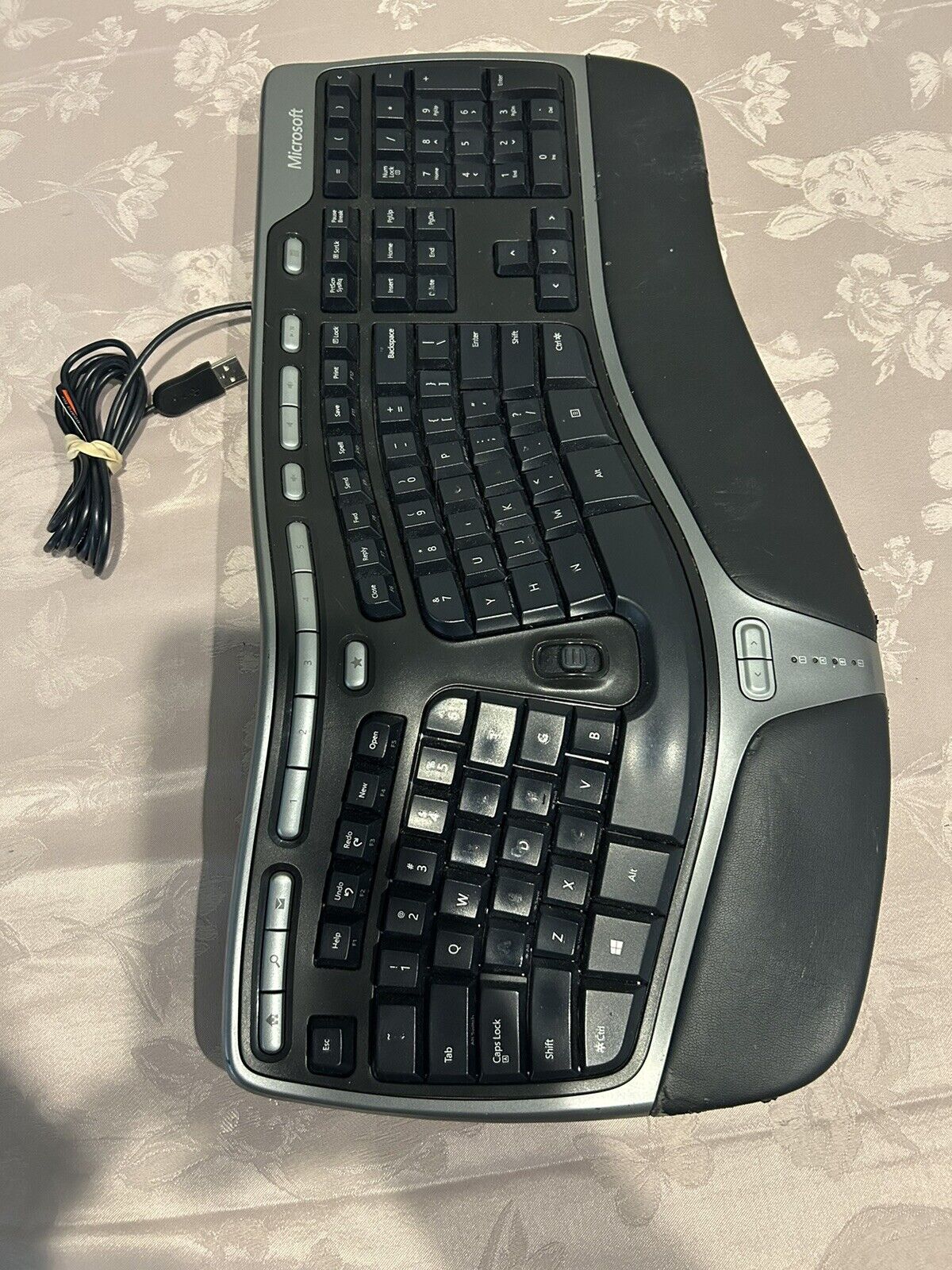 Microsoft Natural Ergonomic Keyboard 4000 v1.0 KU-0462 USB Wired, Good Condition
