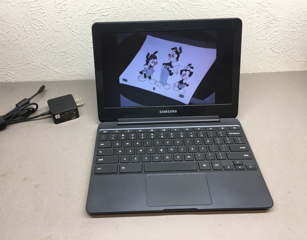 Samsung 11.6" XE500C13-K06US Linux Debian 13 laptop 4GB RAM 64GB eMMC w/ power