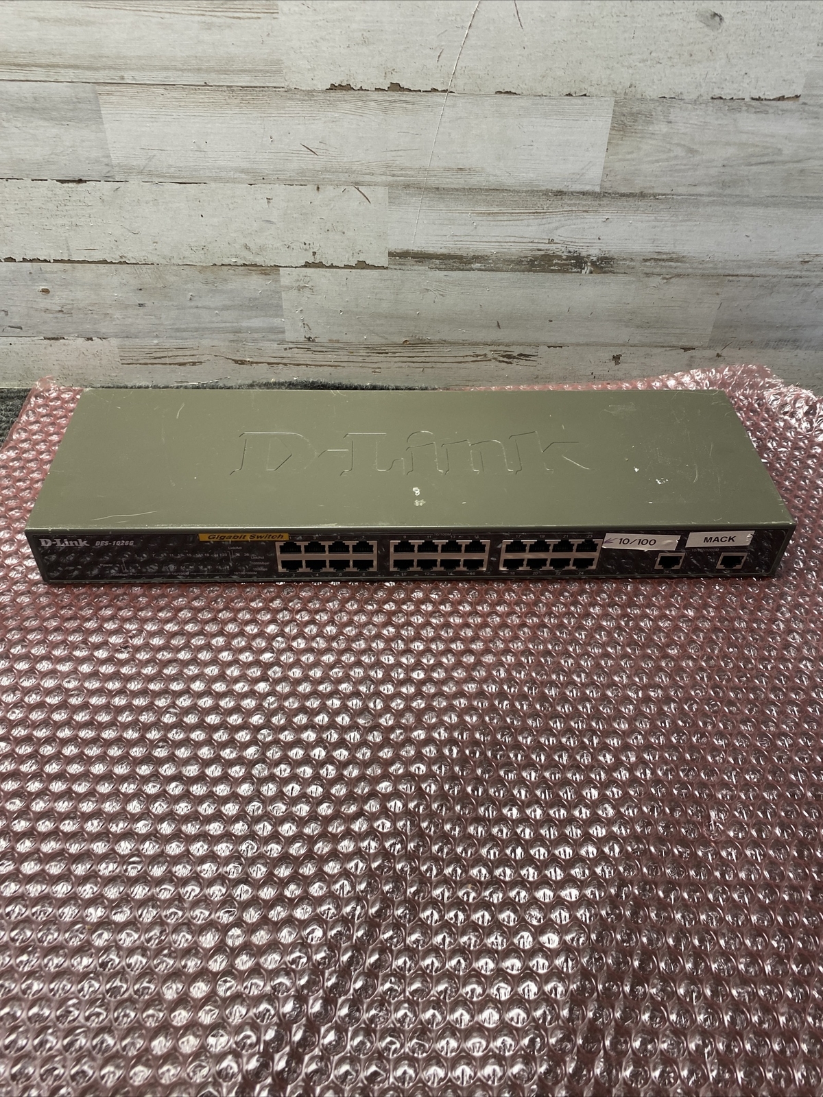 For parts D-Link  DES (DES-1026G) 24-Ports External Switch